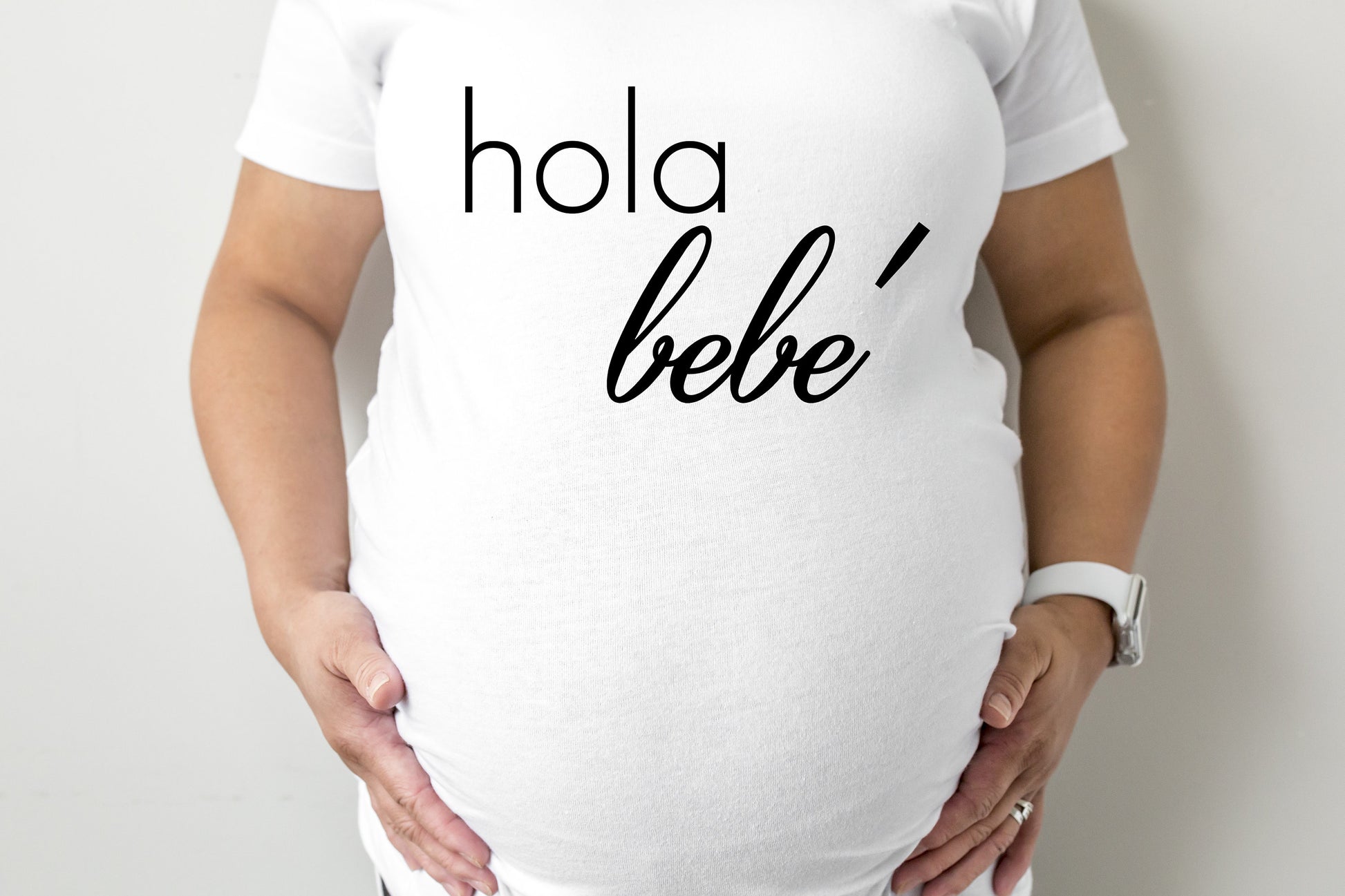hola bebè Maternity T-Shirt - maternity cut shirt with ruched sides - pregnancy announcement - maternity shirt - spanish maternity shirt